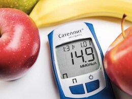 Diabetes Diet for Navratri: नवरात्रि में ब्लड शुगर को रखना है कंट्रोल, तो अपनाएं ये टिप्स, जानिए क्या खाने से बचना है जरूरी