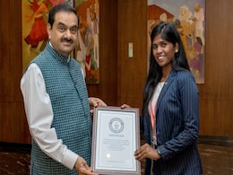 Adani Group की योग प्रशिक्षक ने बनाया गिनीज वर्ल्ड रिकॉर्ड Adani Group की योग प्रशिक्षक ने बनाया गिनीज वर्ल्ड रिकॉर्ड