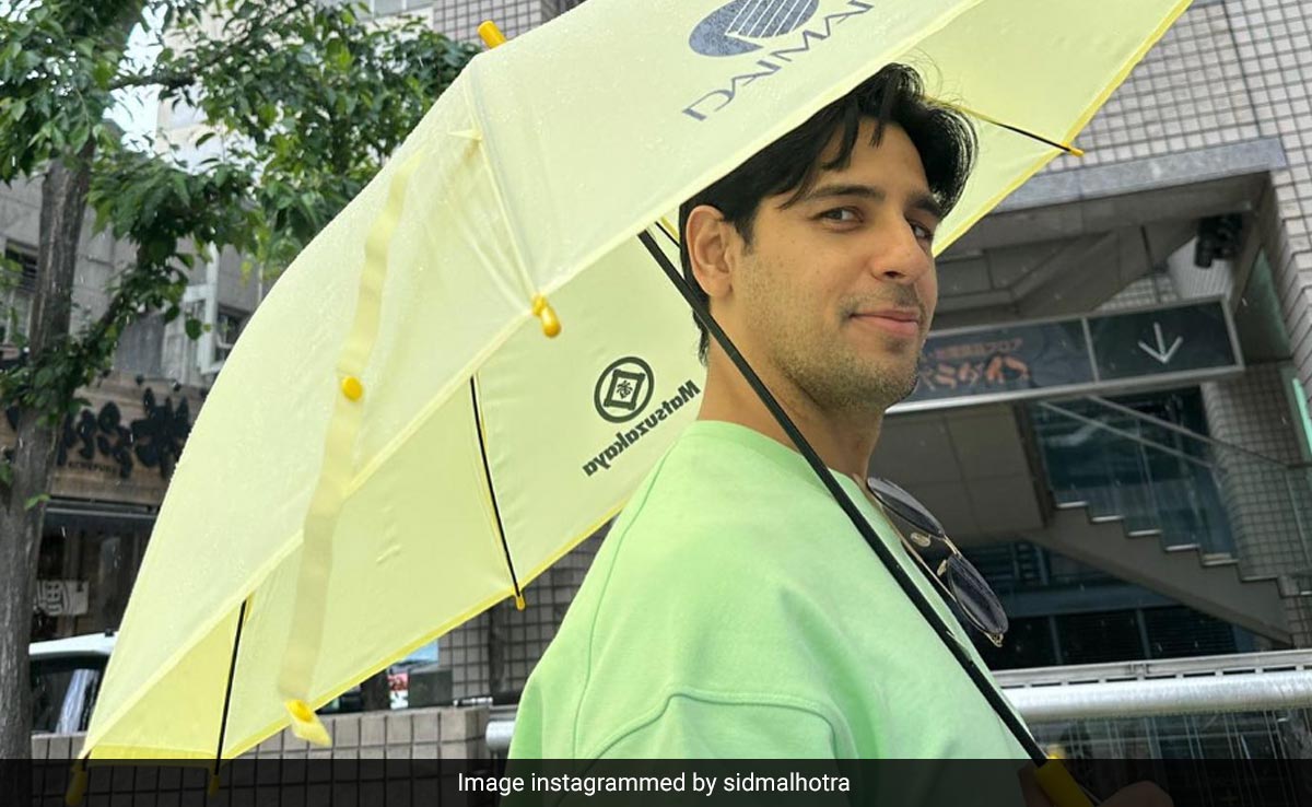 Cloudy With A Chance Of Sidharth Malhotra Cheer - See His "Weather Forecast"