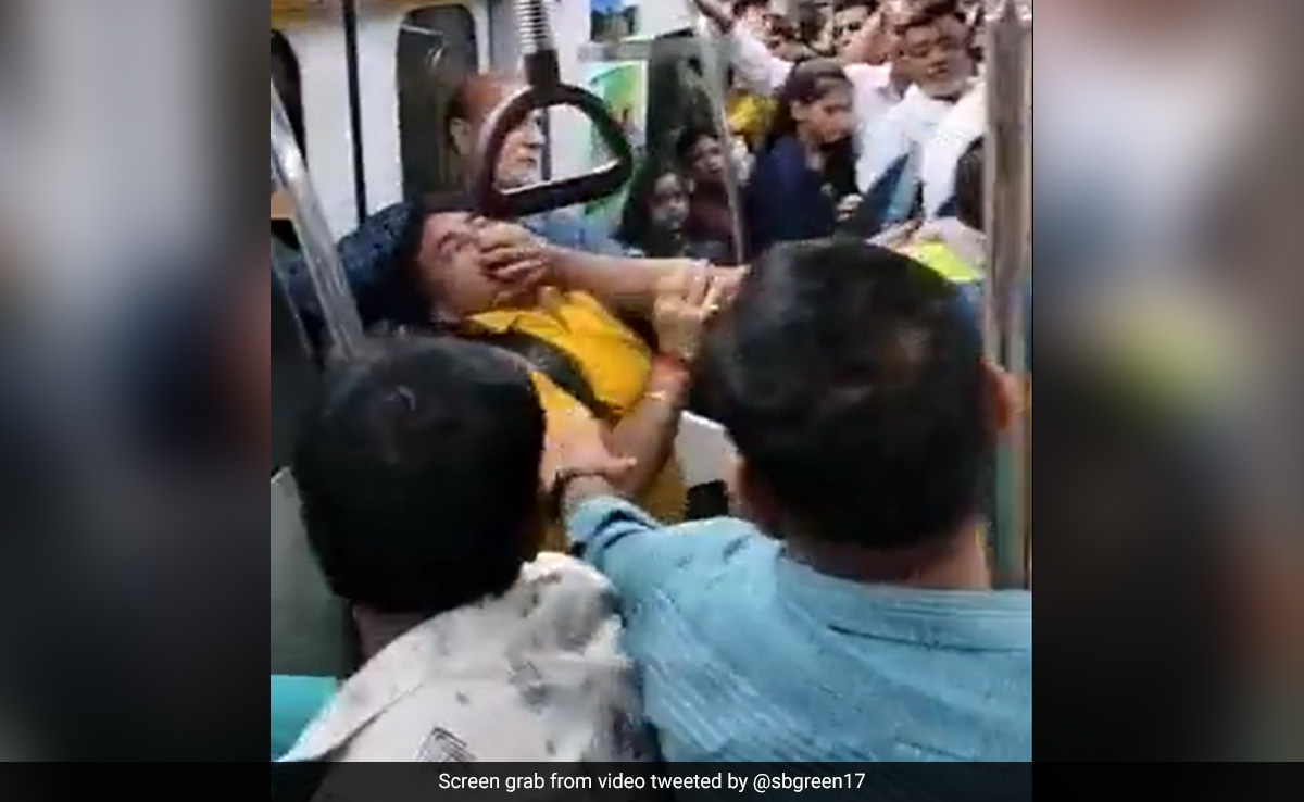 Viral Video: Slaps, Abuses As Fight Breaks Out In Crowded Delhi Metro