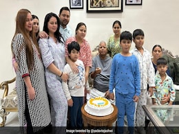 लालू यादव ने बच्चों के साथ मनाया अपना 76वां जन्मदिन, तेज-तेजस्वी, रोहिणी ने पापा के लिए किया प्यारा पोस्ट लालू यादव ने बच्चों के साथ मनाया अपना 76वां जन्मदिन, तेज-तेजस्वी, रोहिणी ने पापा के लिए किया प्यारा पोस्ट