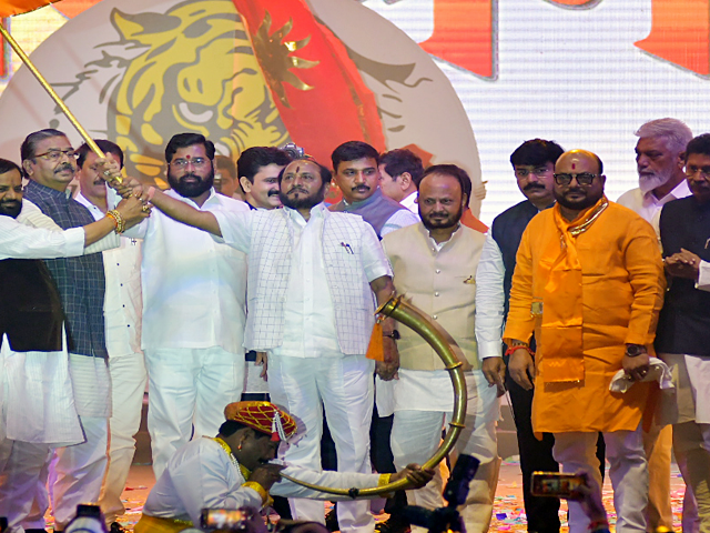 एकनाथ शिंदे ने शिवसेना के स्थापना दिवस पर कार्यक्रम आयोजित किया