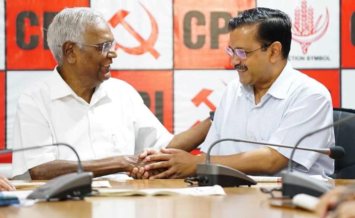 अरविंद केजरीवाल ने अब डी राजा से की मुलाकात, केंद्र के अध्यादेश के खिलाफ AAP को मिला CPI का समर्थन