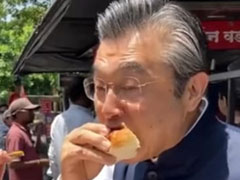 Viral: Japanese Ambassador Tries Vada Pav In Pune, Watch His Reaction