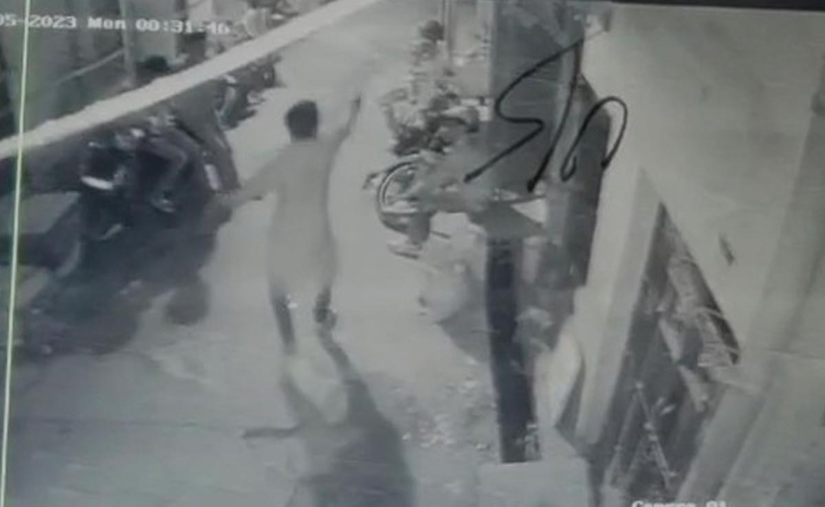 On CCTV, Shooters Walk Past 4 Men In Delhi, Return And Open Fire