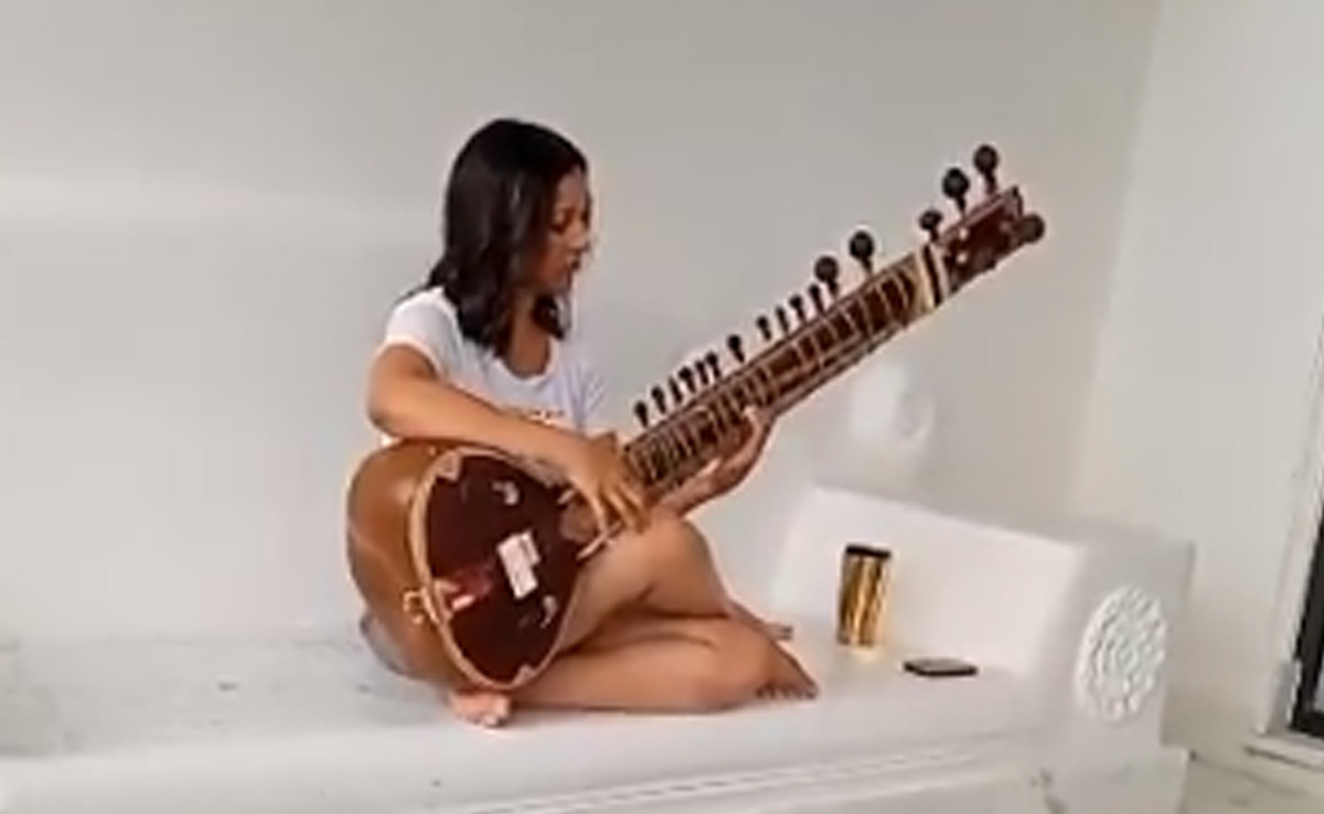 Shweta Basu Prasad's Mini Sitar Concert For Her Team Is All Kinds Of Amazing