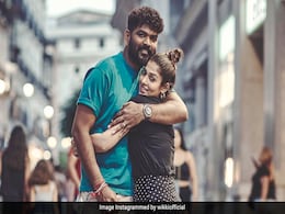 जवान एक्ट्रेस नयनतारा की पहली वेडिंग एनिवर्सरी पर पति विग्नेश ने लुटाया प्यार, पोस्ट में अनदेखी तस्वीर के साथ लिखी ये बात जवान एक्ट्रेस नयनतारा की पहली वेडिंग एनिवर्सरी पर पति विग्नेश ने लुटाया प्यार, पोस्ट में अनदेखी तस्वीर के साथ लिखी ये बात