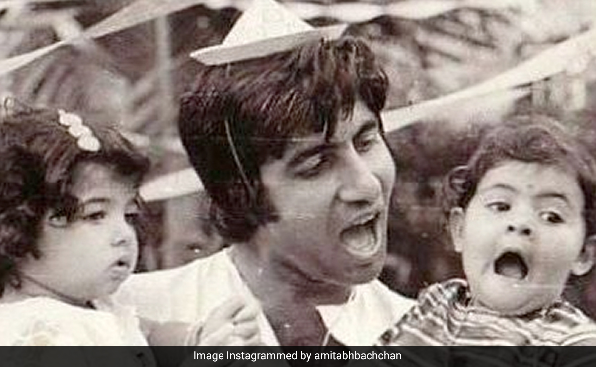 What A Pic. Twinkle Khanna, Shweta's LOL Expressions Amitabh Bachchan-Splained