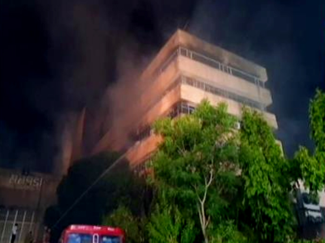 सतपुड़ा भवन में लगी आग 10 घंटे की मशक्कत के बाद काफी हद तक काबू में आई