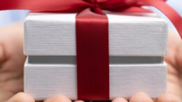 Fathers Day पर इन तोहफ़ों के जरिए दिखाएं प्यार, पापा को दें ये यूनिक Gifts
