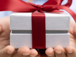 Fathers Day पर इन तोहफ़ों के जरिए दिखाएं प्यार, पापा को दें ये यूनिक Gifts