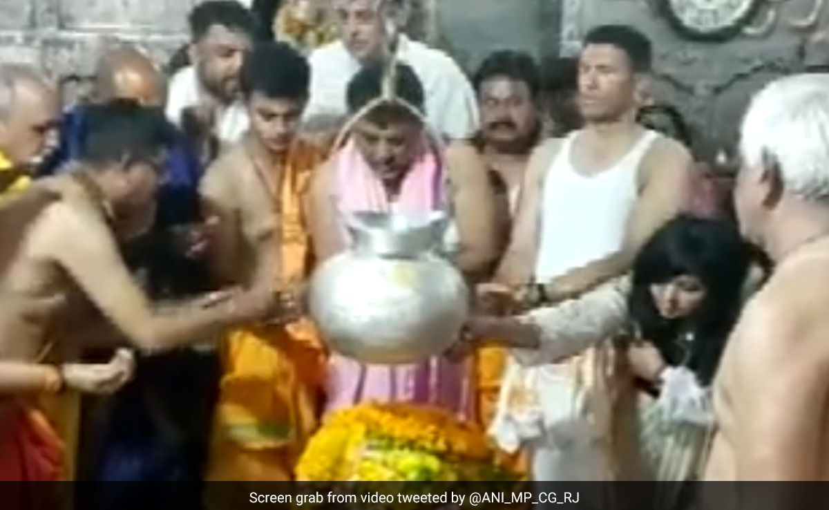 Karnataka Minister Visits Temples In Poll-Bound Madhya Pradesh, Predicts Congress Victory