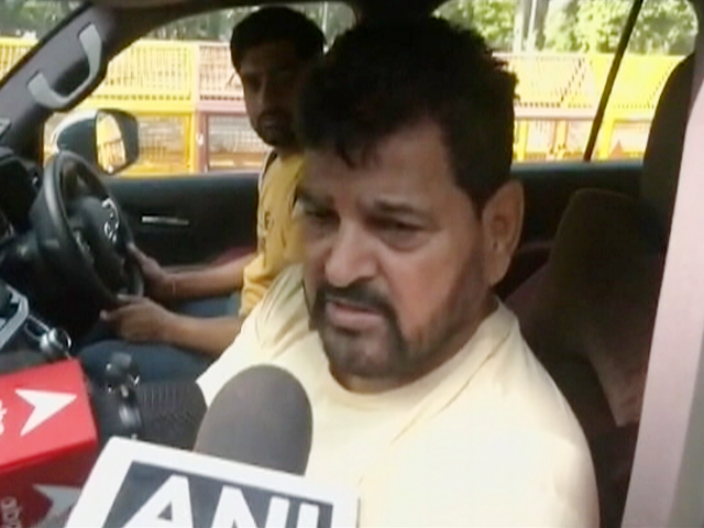 दिल्ली पुलिस एक महिला पहलवान को लेकर बृजभूषण सिंह के घर क्यों गई?