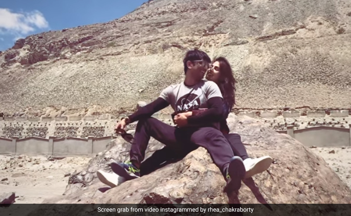 On Sushant Singh Rajput's Death Anniversary, Rhea Chakraborty Remembered Him Like This