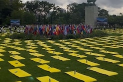 पीएम मोदी की अगुवाई में योग कार्यक्रम की मेजबानी के लिए तैयार UN मुख्यालय पीएम मोदी की अगुवाई में योग कार्यक्रम की मेजबानी के लिए तैयार UN मुख्यालय