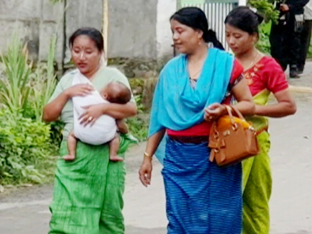 हिंसाग्रस्त मणिपुर में मुश्किलों का सामना कर रहीं गर्भवती महिलाएं | Ground Report