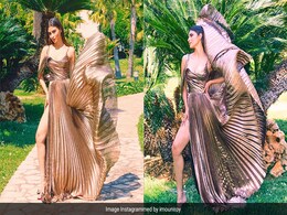 सनी डे के लिए विज़ुअल ट्रीट है मौनी रॉय की मेटैलिक ड्रेस सनी डे के लिए विज़ुअल ट्रीट है मौनी रॉय की मेटैलिक ड्रेस