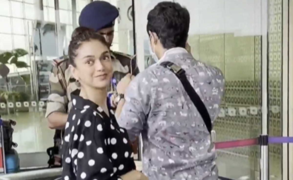 Paparazzi Asked Aditi Rao Hydari To Pose With Siddharth. "Not Possible," She Replied