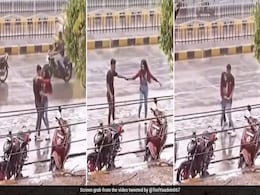 इंदौर की झमाझम बारिश में यंग कपल के रोमांस का तड़का, लोग बोले- इंदौर में तो ग़ज़ब ही हो रिया है इंदौर की झमाझम बारिश में यंग कपल के रोमांस का तड़का, लोग बोले- इंदौर में तो ग़ज़ब ही हो रिया है
