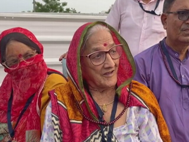 केजरीवाल सरकार के सहयोग से दिल्ली से गुजरात के द्वारकाधीश रवाना हुए तीर्थ यात्री