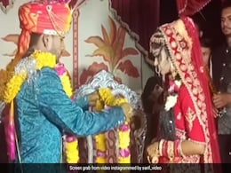 दुल्हन ने गुस्से में पहनाई वरमाला तो दूल्हे का चढ़ा पारा, लिया ऐसा बदला हक्के-बक्के रह गए लोग, बोले- सोनम बेवफा निकली दुल्हन ने गुस्से में पहनाई वरमाला तो दूल्हे का चढ़ा पारा, लिया ऐसा बदला हक्के-बक्के रह गए लोग, बोले- सोनम बेवफा निकली