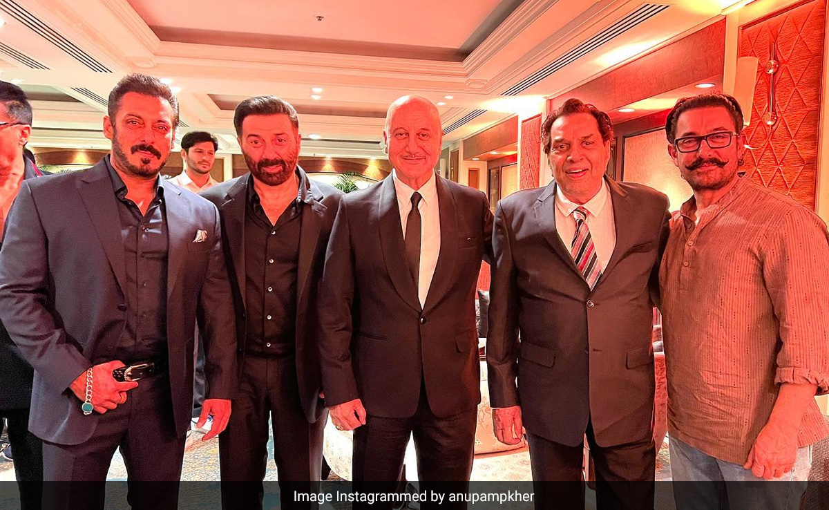 Viral: Salman Khan, Aamir, Sunny Deol With Dharmendra And Anupam Kher - See "Class Of 90s"