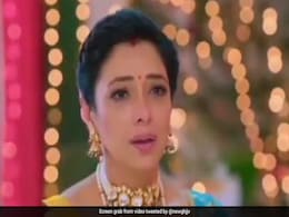 Video: फूल बरसाकर अनुपमा का स्वागत करता दिखा अनुज, फैन्स बोले- आ गए अच्छे दिन Video: फूल बरसाकर अनुपमा का स्वागत करता दिखा अनुज, फैन्स बोले- आ गए अच्छे दिन