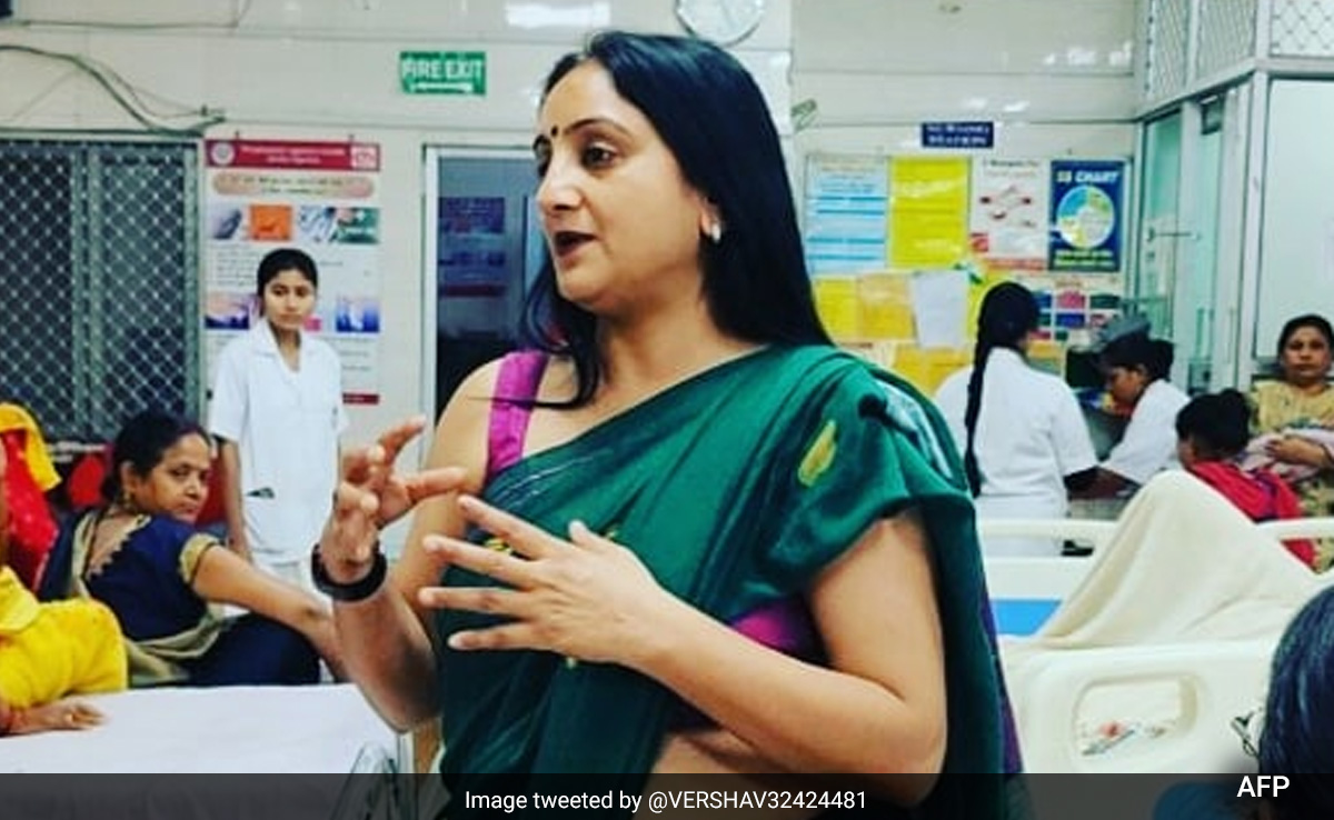 This UP Woman, 44, Ensures Unclaimed Bodies Get An Honourable Cremation