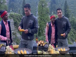 मनाली में भुट्टा बेचने वाले शख्स के लिए दुल्हनिया ढूंढ रहे सोनू सूद, लड़की वालों से की ये रिक्वेस्ट, वायरल हुआ Video मनाली में भुट्टा बेचने वाले शख्स के लिए दुल्हनिया ढूंढ रहे सोनू सूद, लड़की वालों से की ये रिक्वेस्ट, वायरल हुआ Video