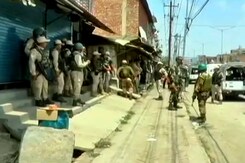 मणिपुर में फिंर हिंसा, BSF का 1 जवान शहीद, इंटरनेट और डेटा सेवाओं पर प्रतिबंध मणिपुर में फिंर हिंसा, BSF का 1 जवान शहीद, इंटरनेट और डेटा सेवाओं पर प्रतिबंध