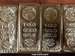 1.7 Kg Gold Worth Rs 1.2 crore Seized, 2 Arrested In Mumbai 1.7 Kg Gold Worth Rs 1.2 crore Seized, 2 Arrested In Mumbai