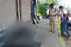 तेलंगाना के हैदराबाद में दो ट्रांसजेंडर्स का कत्ल, हमलावरों की तलाश में पुलिस तेलंगाना के हैदराबाद में दो ट्रांसजेंडर्स का कत्ल, हमलावरों की तलाश में पुलिस