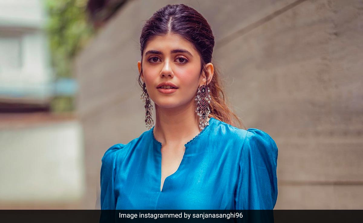 खरीदें ये 7 सेलिब्रिटी स्टाइल कुर्ते, पाएं रिवॉर्ड भी