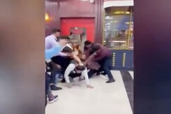 Watch: Fight Breaks Out Over Service Charge At Noida Restaurant Watch: Fight Breaks Out Over Service Charge At Noida Restaurant