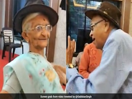 1954 के दसवीं कक्षा के बैच को याद आए पुराने दोस्त, बुजुर्गों का मस्ती भरा रियूनियन देख ताज़ा हो जाएंगी यादें 1954 के दसवीं कक्षा के बैच को याद आए पुराने दोस्त, बुजुर्गों का मस्ती भरा रियूनियन देख ताज़ा हो जाएंगी यादें