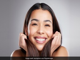 चेहरे से डेड स्किन हटाकर उसे फेशियल जैसा निखार देते हैं घर पर बने ये 4 स्क्रब, लगाने के मिनटों बाद ही दिख जाता है असर  चेहरे से डेड स्किन हटाकर उसे फेशियल जैसा निखार देते हैं घर पर बने ये 4 स्क्रब, लगाने के मिनटों बाद ही दिख जाता है असर