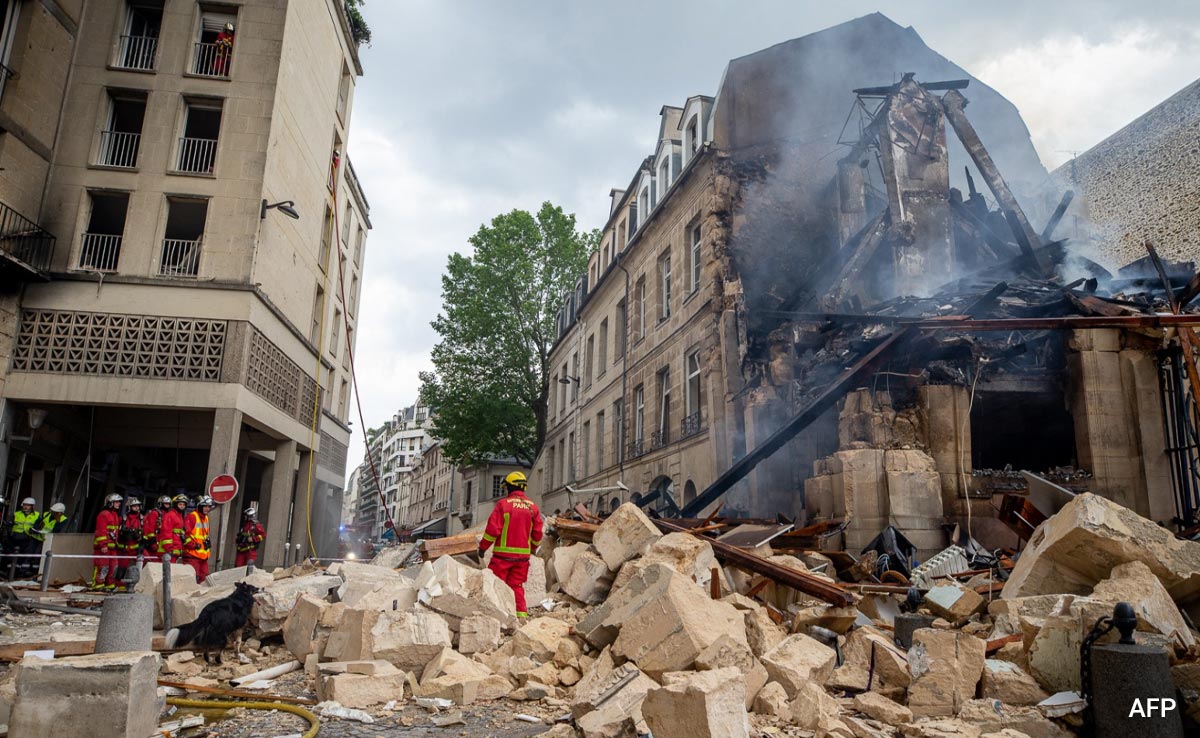 Body Recovered From Rubble Six Days After Paris Building Collapse