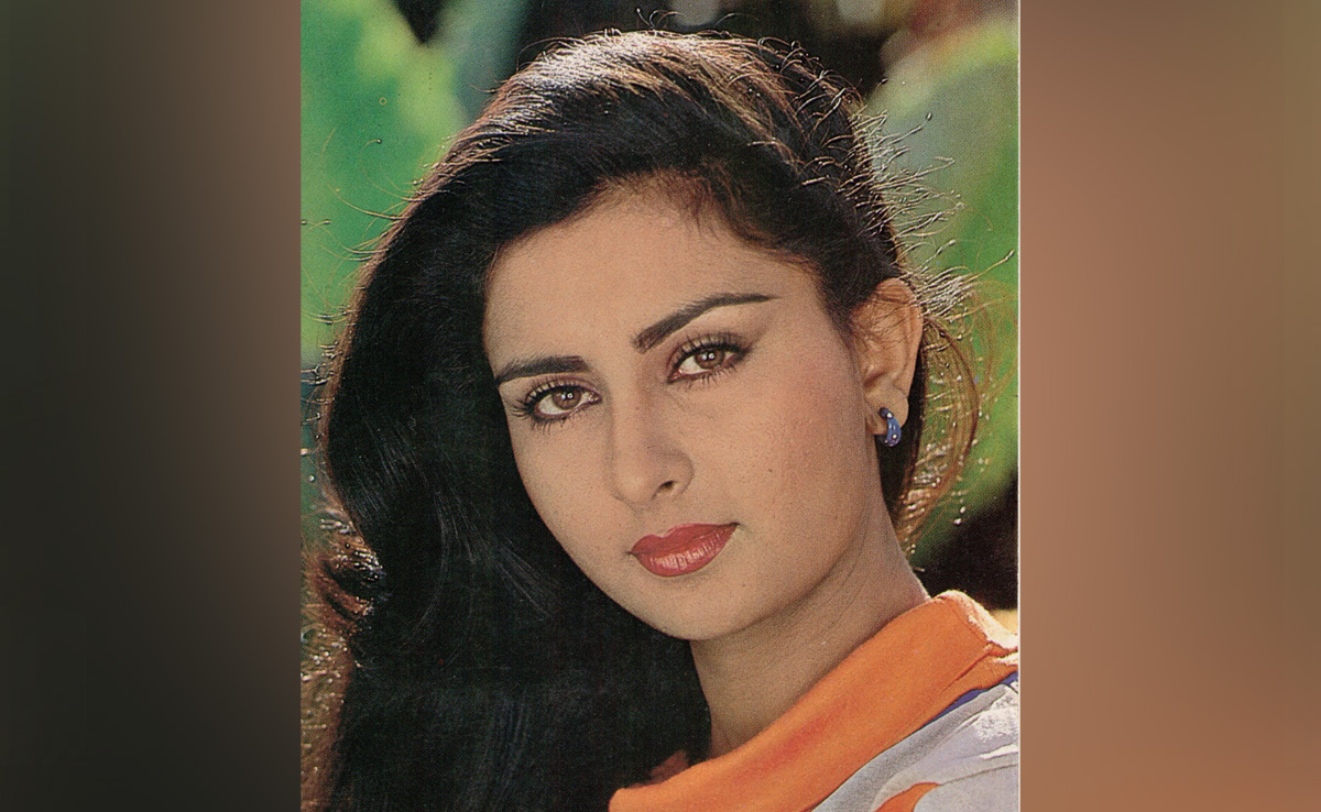 पूनम ढिल्लों के बेटे अनमोल लुक में देते हैं रणबीर-रणवीर को मात, लोग बोले- स्टारकिड्स बचकर रहना