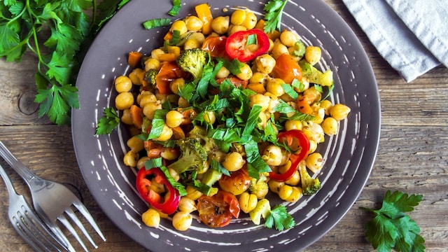 Taking to Instagram, Ms Nagpal shared a recipe for an easy-to-make, protein-rich salad