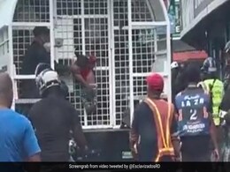 Shocking Video Shows Child Hanging From Government Truck In Dominican Republic Shocking Video Shows Child Hanging From Government Truck In Dominican Republic