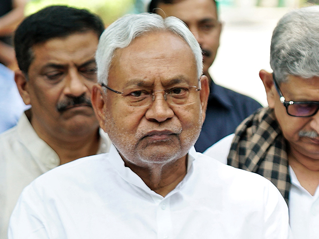 CM नीतीश की सुरक्षा में सेंध, मॉर्निंग वॉक के दौरान सुरक्षा घेरे में घुसा बाइकर गैंग