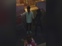 15-20 Armed Men Come Looking For Delhi Man Over Loan, Shoot Dead His 2 Sisters 15-20 Armed Men Come Looking For Delhi Man Over Loan, Shoot Dead His 2 Sisters