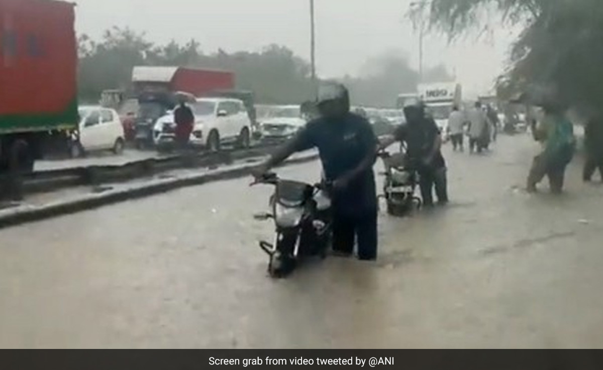 5-Km Traffic Jam At Delhi-Gurugram Expressway After Heavy Downpour, Waterlogging