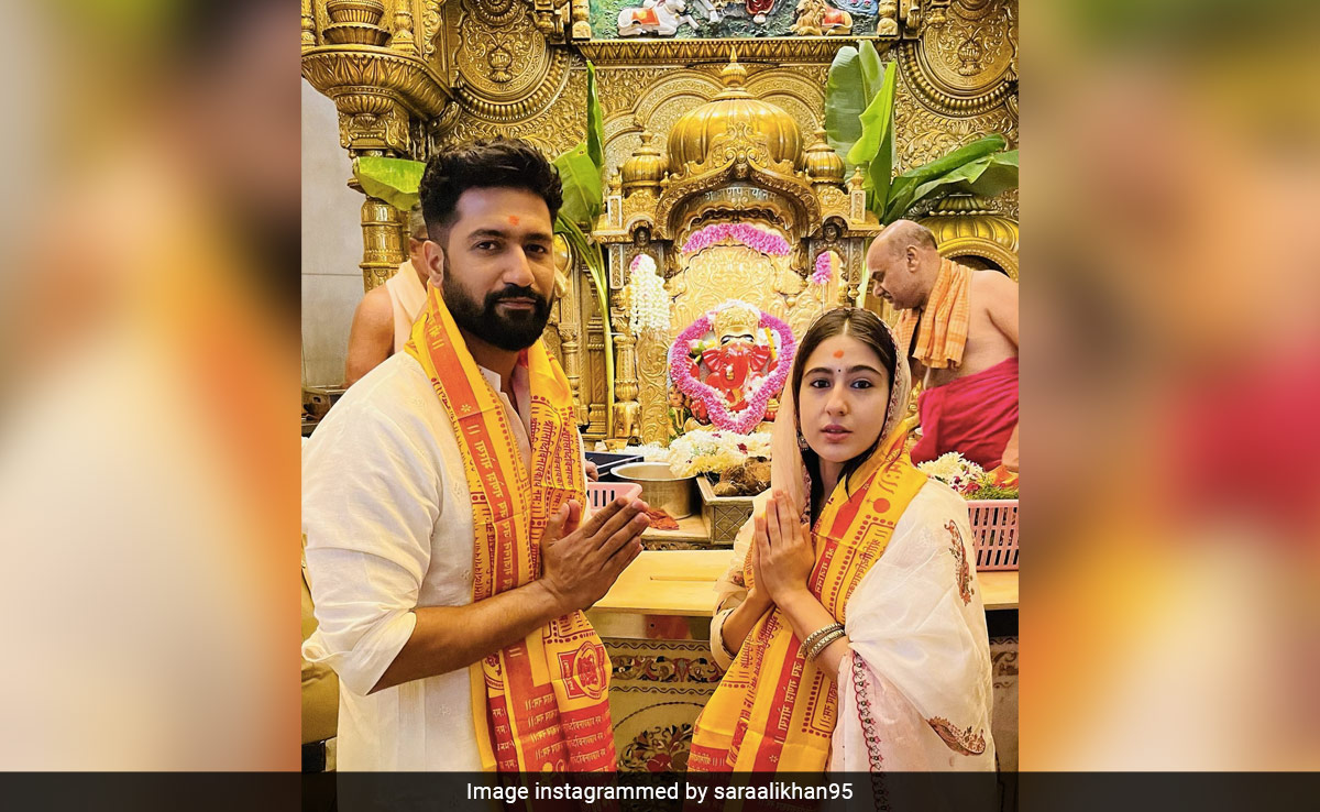 <i>Zara Hatke Zara Bachke</i>: Sara Ali Khan-Vicky Kaushal Offer Prayers At Siddhivinayak Temple After Film's Success