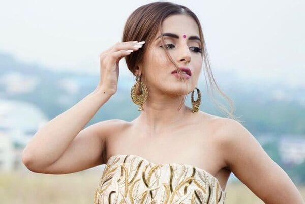 Shalini Samuel's Latest Reel Showcases Indian Bun Hairstyle Just Like Kriti Sanon
