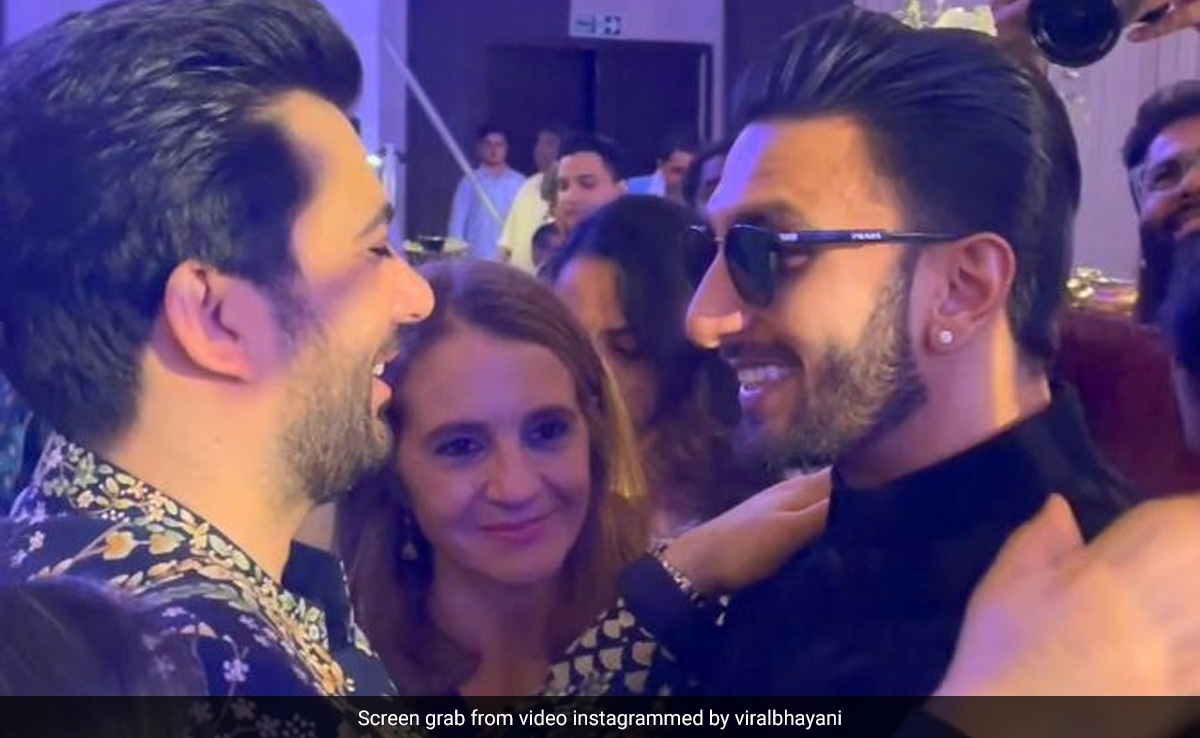 करण देओल और द्रिशा आचार्य की संगीत सेरेमनी में रणवीर सिंह का जलवा, वीडियो देख फैंस बोले- मस्त मौला इंसान...