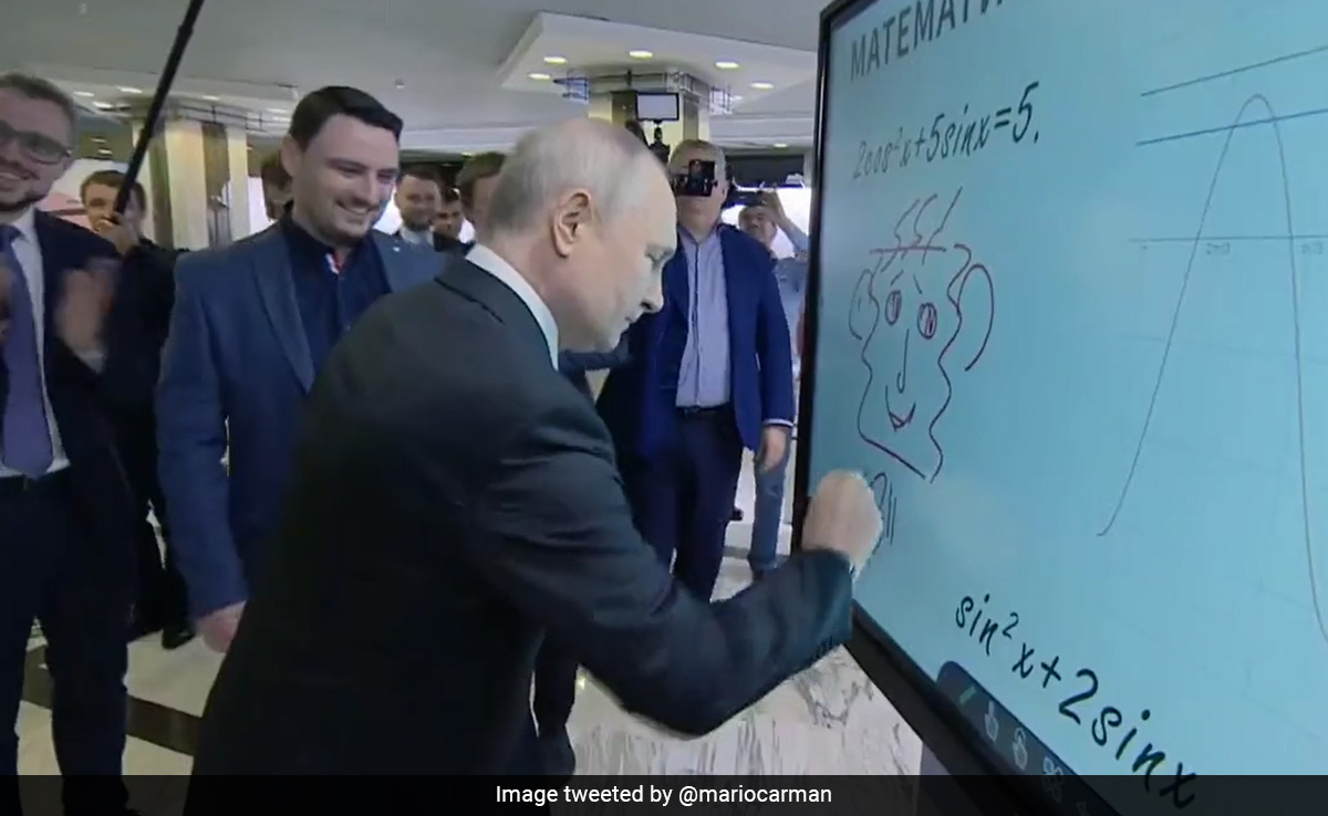 Watch: Vladimir Putin Draws "SpongeBob SquarePants" Cartoon As He Visits Exhibition