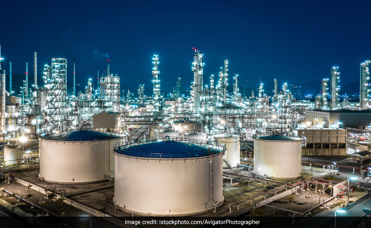 Five Big Oil Companies Set To Reward Investors With Historic $100 Billion in 2023 Five Big Oil Companies Set To Reward Investors With Historic $100 Billion in 2023