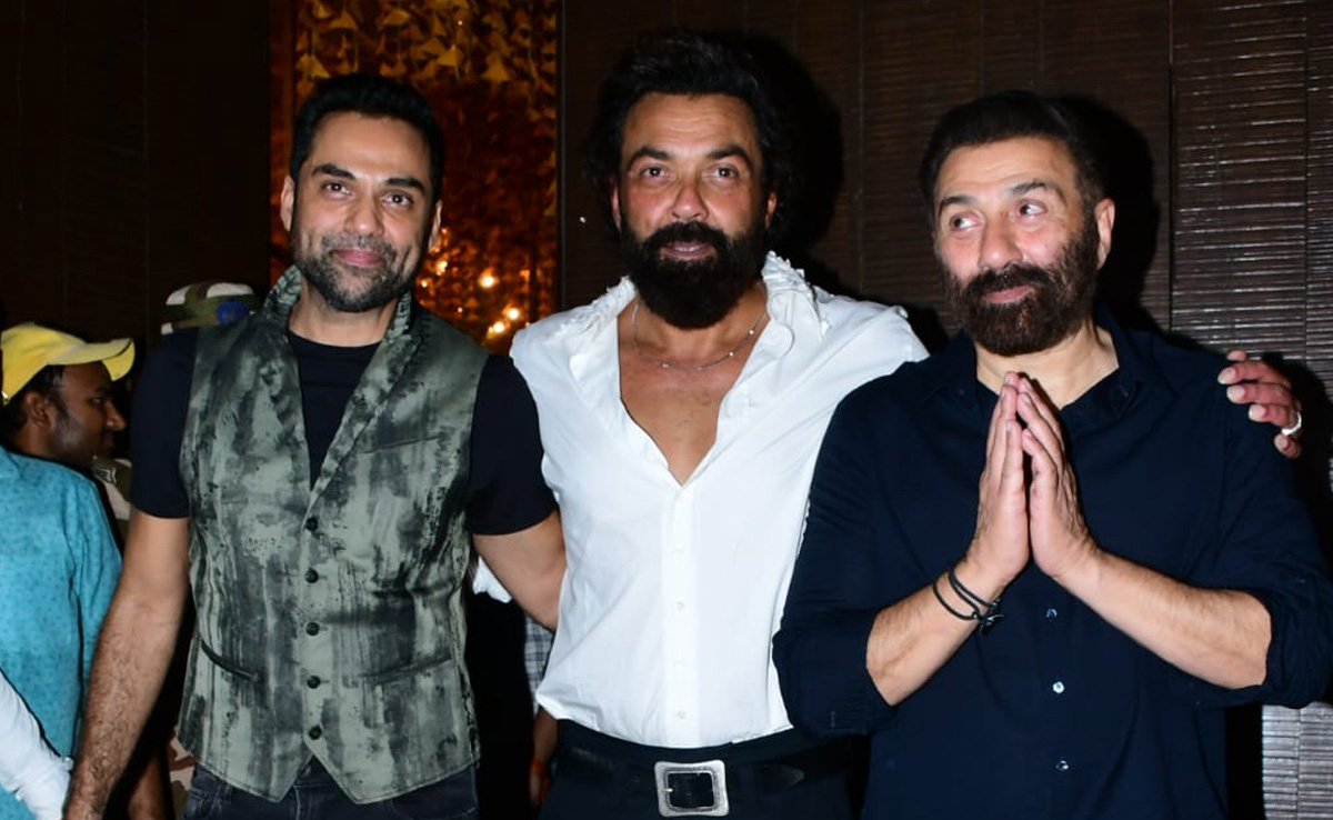 Sunny, Bobby And Abhay At Karan Deol's <i>Roka</i> Ceremony. See Pics