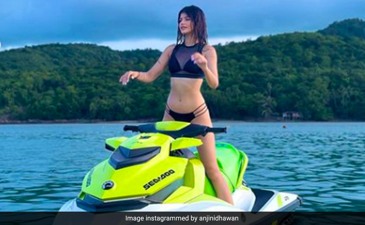 This Scene From Anjini Dhawan's Vacation Called For An Uday Chopra Song. Guesses?